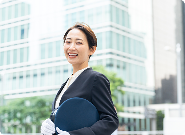 笑顔の女性ドライバー